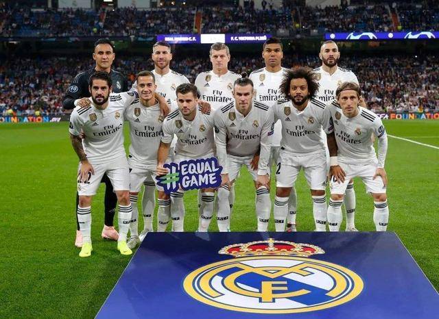 2015年10月：美联分区赛：何塞·包蒂斯塔击出历史性的“甩棒”本垒打助蓝鸟逆转游骑兵。